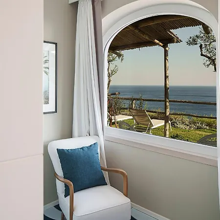 호텔 Costa Del Capitano Seaside 3*