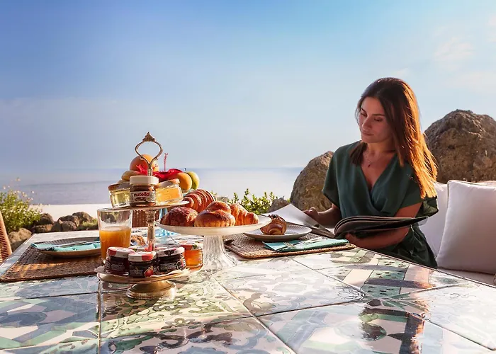 Hotel Costa Del Capitano Seaside 3*